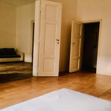 Prague Center Flat Near Dancing House Apartment *