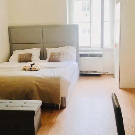 Apartment Prague Center Flat Near Dancing House Prag