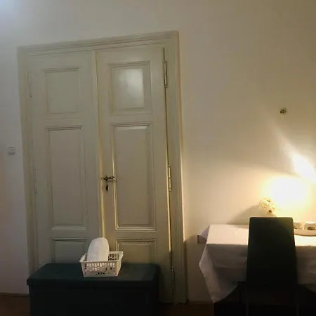Apartment Prague Center Flat Near Dancing House Prag