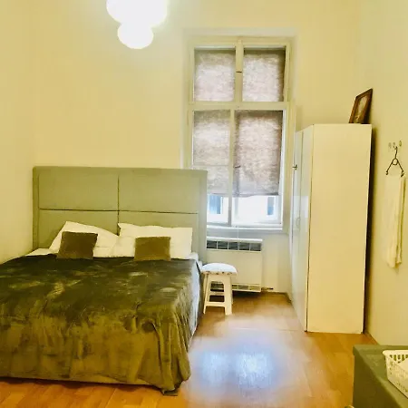 Prague Center Flat Near Dancing House Apartment *